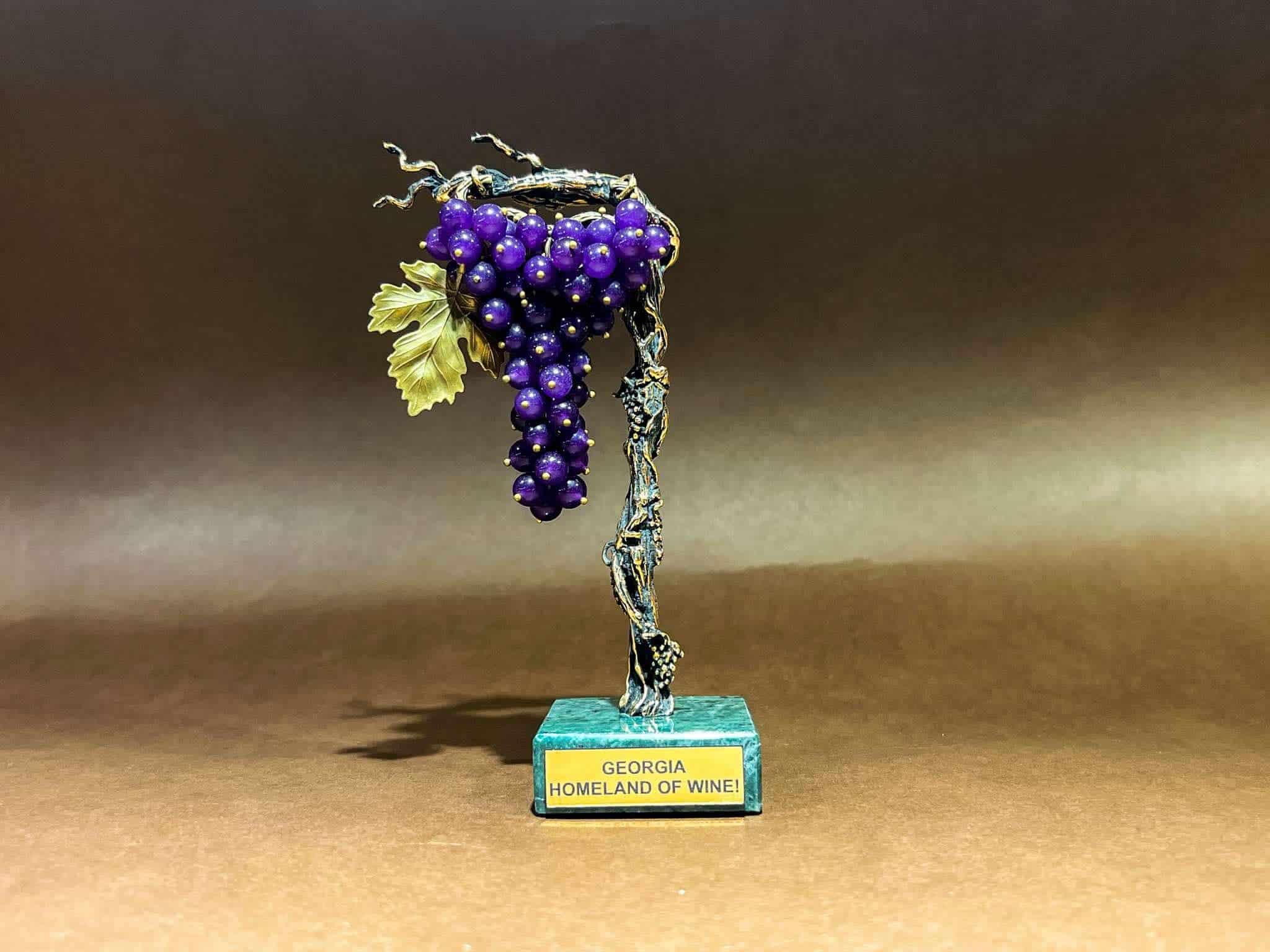 Bronze souvenir "Vine and Grape saferavi"